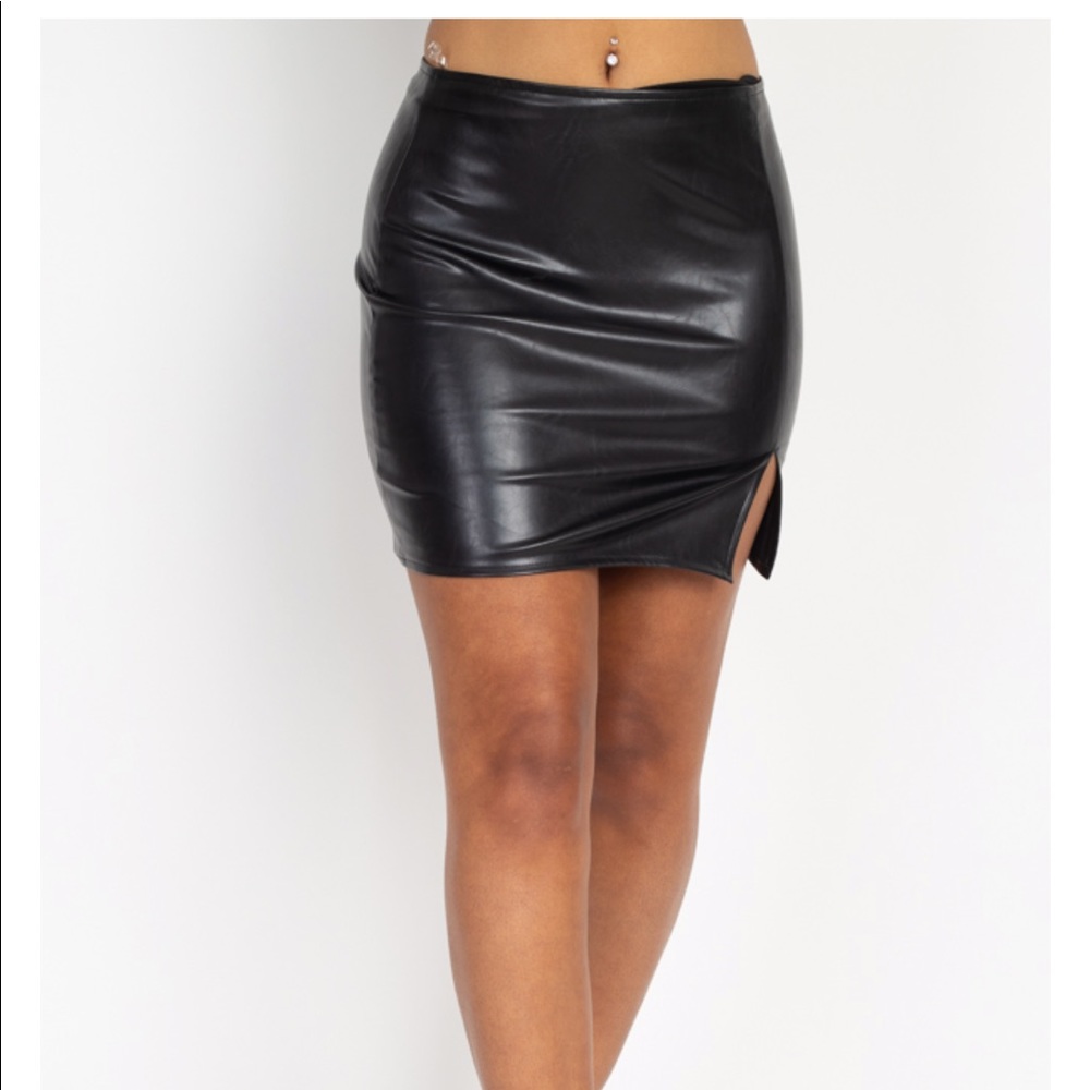Faux leather mini skirt